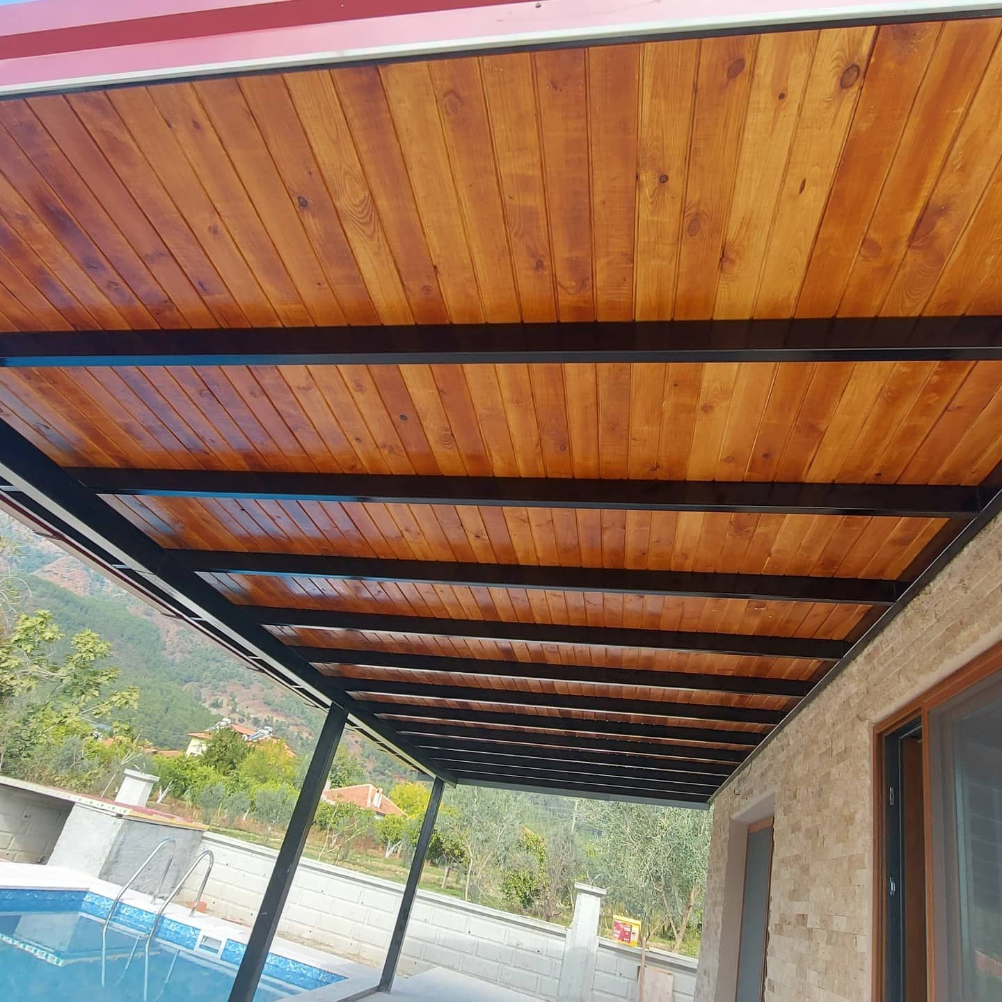 Havuz üstü pergola tavan detayı